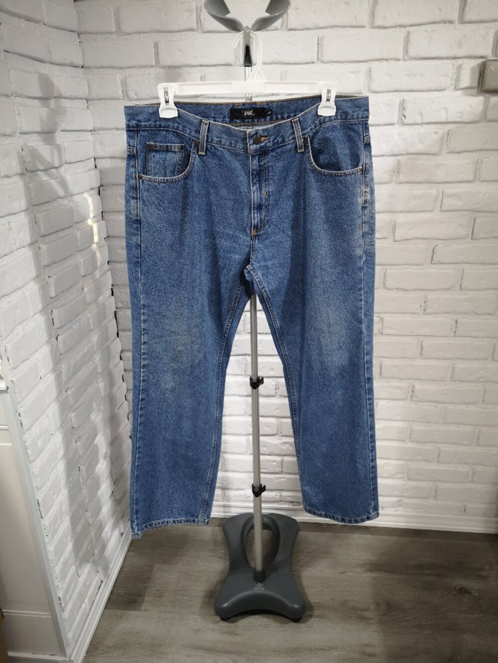 Berkley Jensen Men's Size 38/29 Medium Wash Straight Legs Made in Mexico Jeans